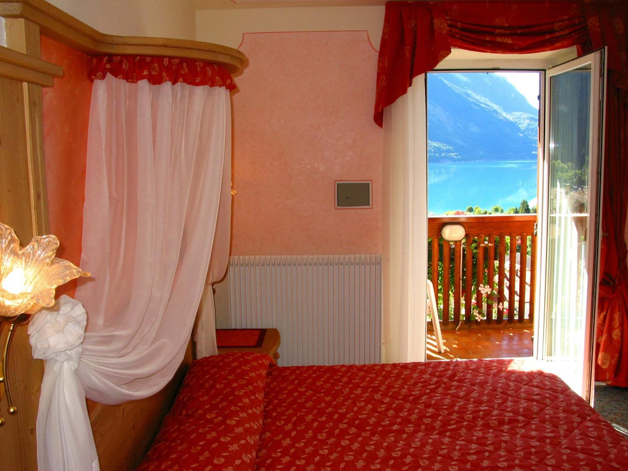 Albergo Stella Alpina Molveno Bagian luar foto